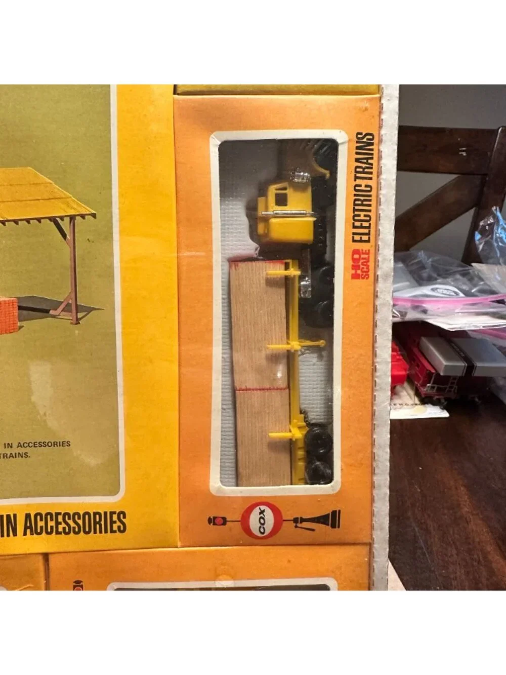 Cox HO Scale Trainscapes Lumber Shed Electric Train Accessories Set